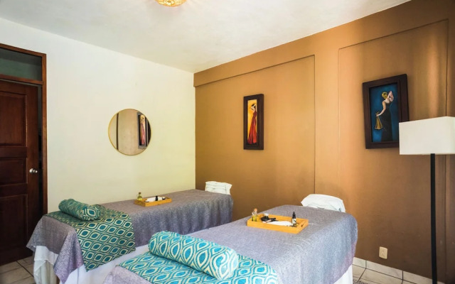 The Blue Suites Spa & Tours