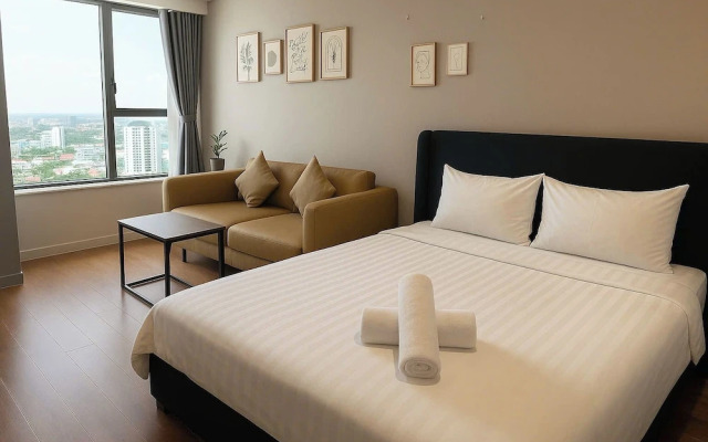 REM Rivergate Garden Pool Signature Apartments