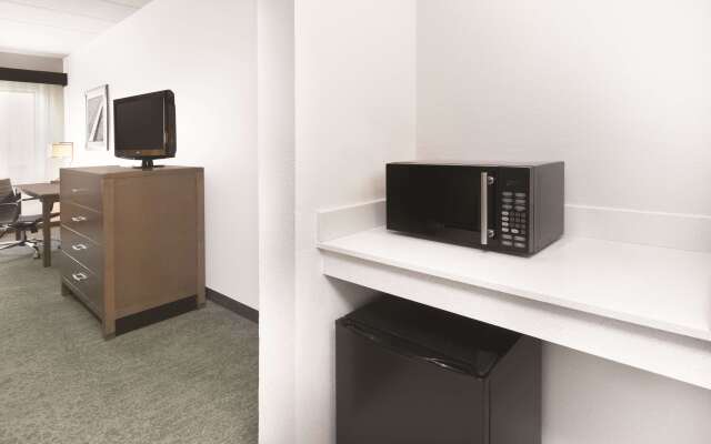 La Quinta Inn & Suites by Wyndham Philadelphia Airport