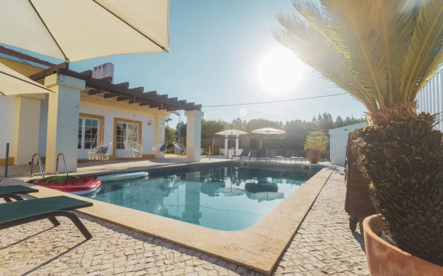 Cliff Surf Camp Hostel