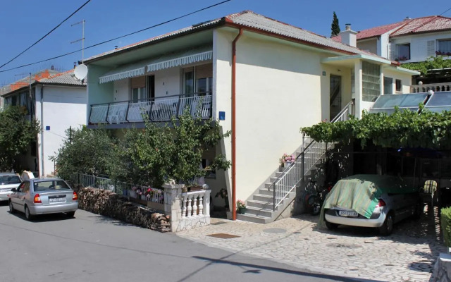 Apartments with a parking space Senj - 5572