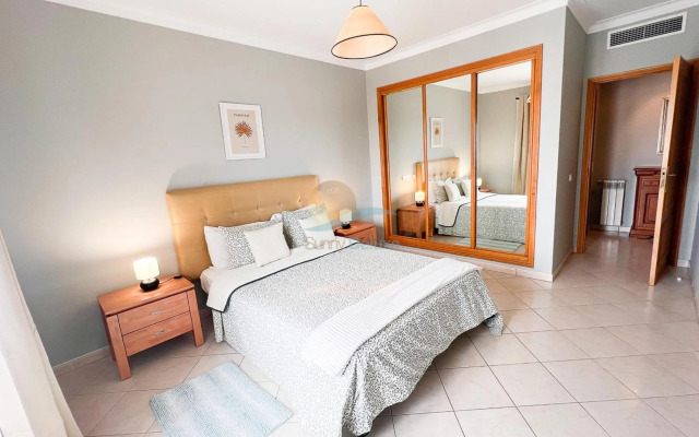 Oura Praia Hotel And Apartments