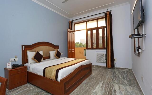 OYO 13843 Moonlight Residency