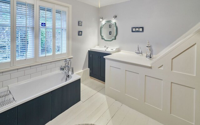 Host Stay 1 Coastguard Cottages