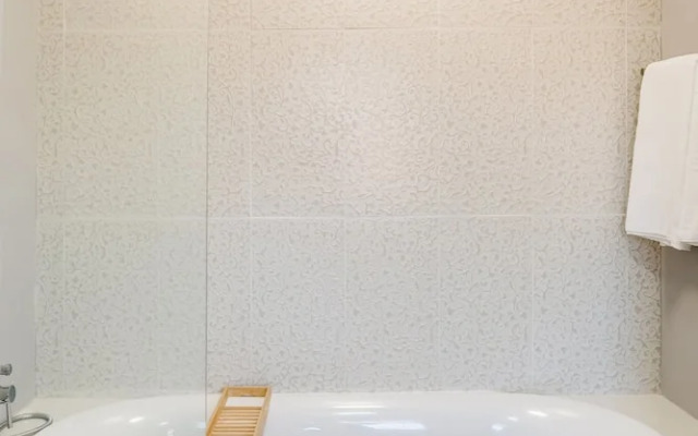 Central Elegant Holiday Rental Between the Points