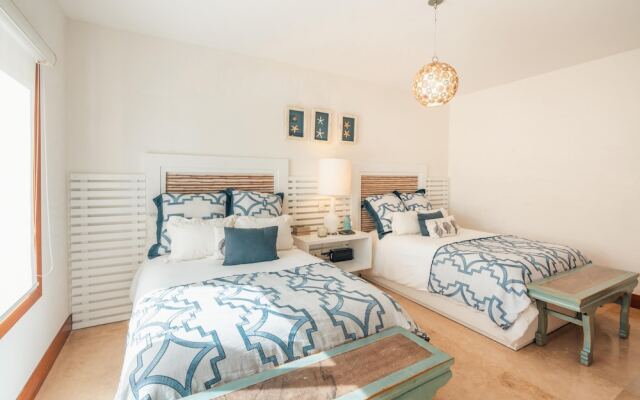 Penthouse With Jacuzzi Near the sea C2