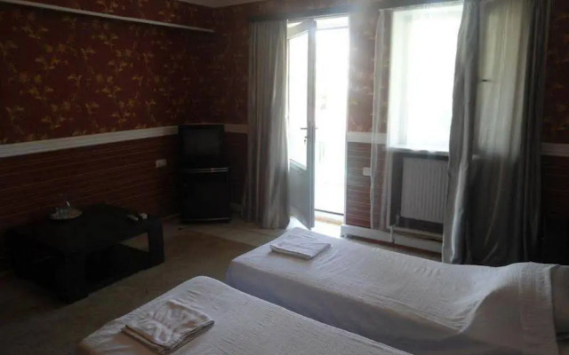 Hotel 444