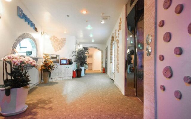 Riviera Motel