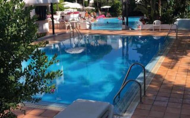 White Pearl Beach L2