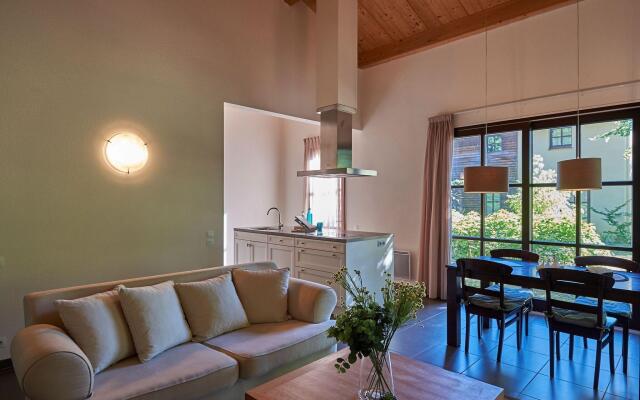 Luxurious ground-floor villa on castle estate with fireplace