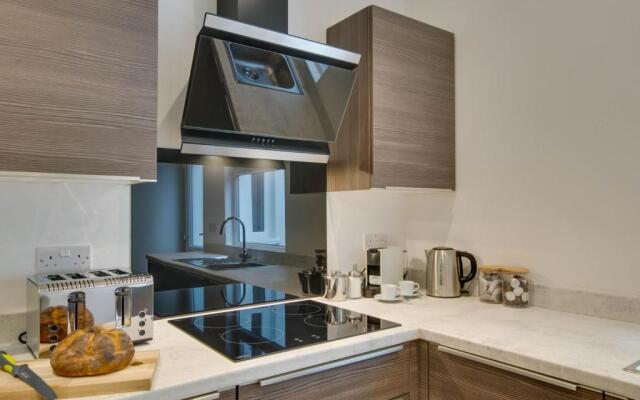 Drws Nesaf Cardiff Townhouse