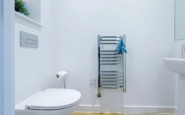 Stunning 3-bed House in Salford