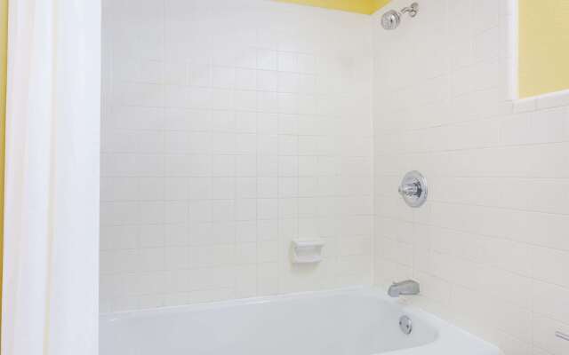 Days Inn by Wyndham Clayton