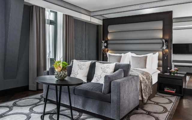 Royal Savoy Hotel & Spa