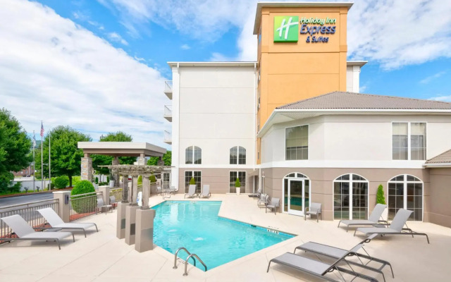 Holiday Inn Express & Suites Asheville SW - Outlet Ctr Area by IHG