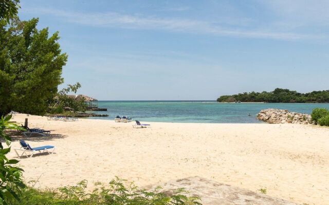 Sea Breeze Beach Studio - Negril