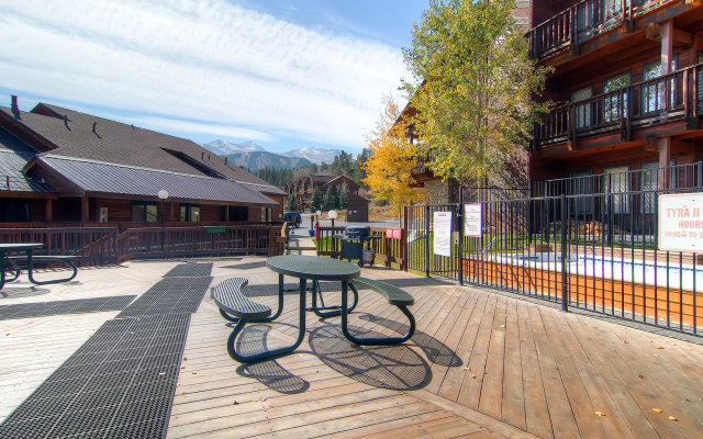 Tyra Lookout Condominiums by Ski Country Resorts