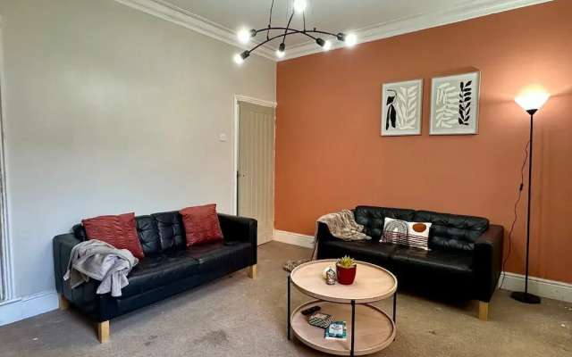 Luxury 4-bed 3 Bathroom House in Leicester City