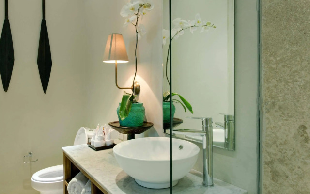 Room & Vespa 3