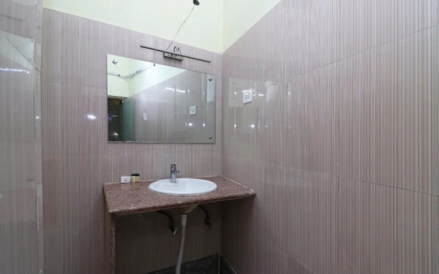 OYO 16395 Hotel G K Palace