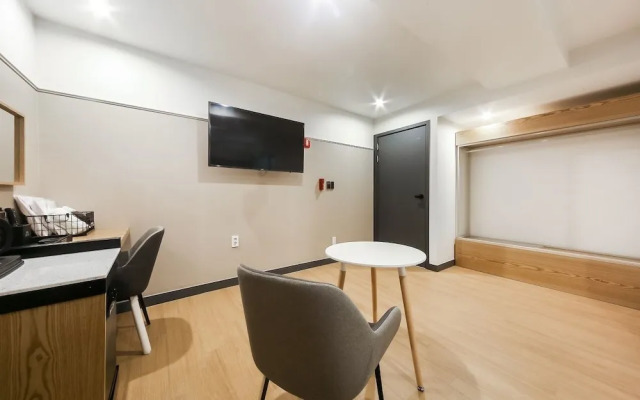 Busan Station Hotel Gray 194