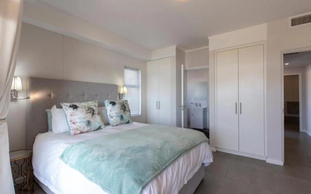 uSHAKA WATERFRONT - SPACIOUS SUBLIME STUNNER