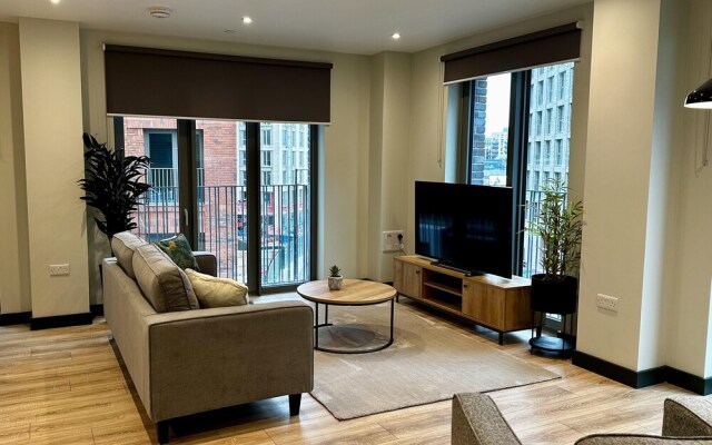 Spacious & Luxurious 2-bed Apartment in London