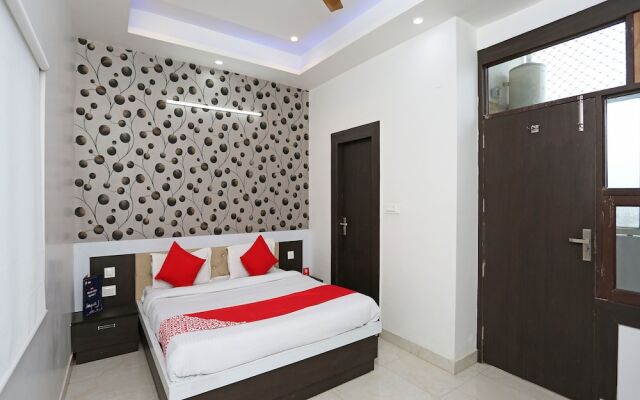 OYO 13576 Hotel Residency