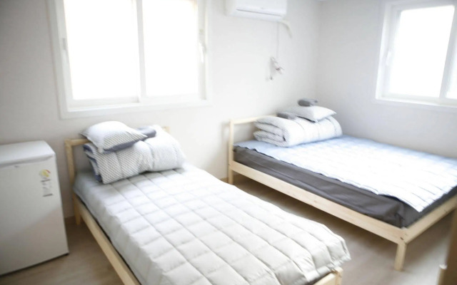 Twin Rabbit Guesthouse