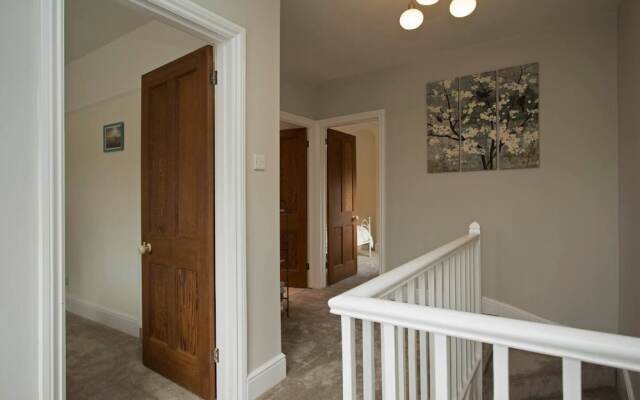 10 Bedroom Home In Glastonbury Beautiful Garden