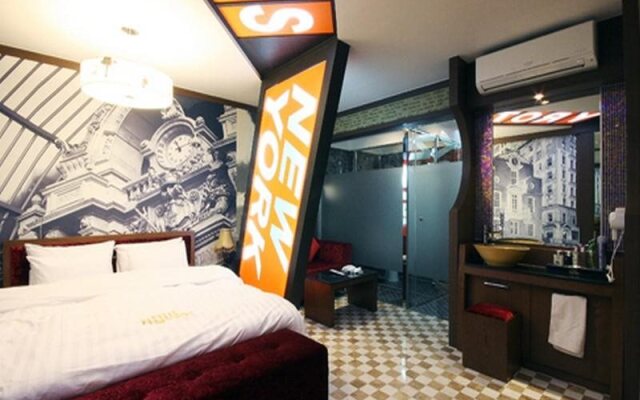 The Holic Tourist Hotel