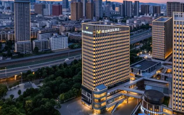 Vienna International Hotel (Kunming Huochezhan Xishan wandaguangchang dian)Dianchiludian) – Outside – Kunming