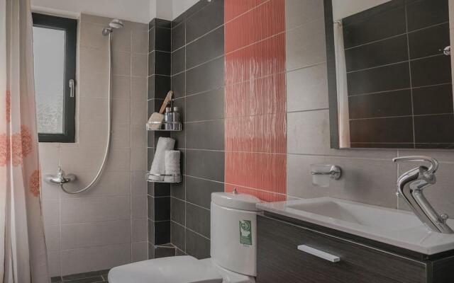 Queen Bee Apartment A