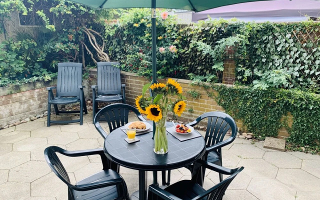 SA Today Farnham with Fibre Wi-Fi & Netflix
