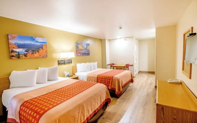 Glenwood Springs Cedar Lodge