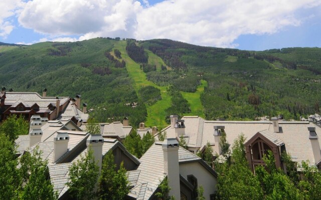 Highlands Westview 300 3 Bedroom Condo by RedAwning