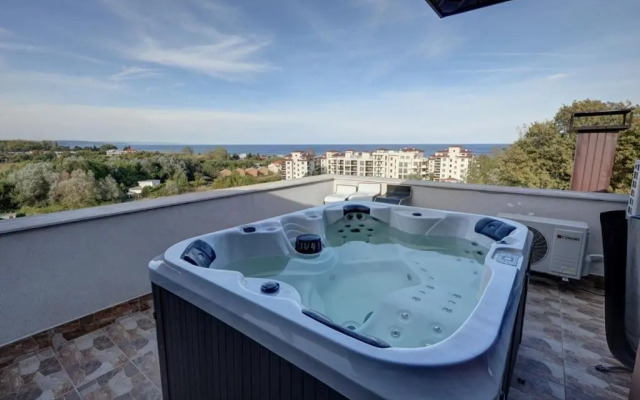 Complex Hunter's Beach