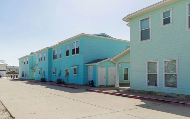 Resort Pool & Pet Friendly Sleeps 9