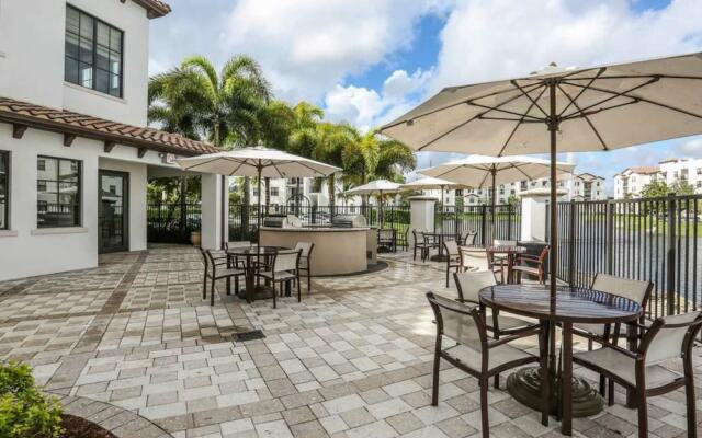 LYX Suites at Amli in Doral