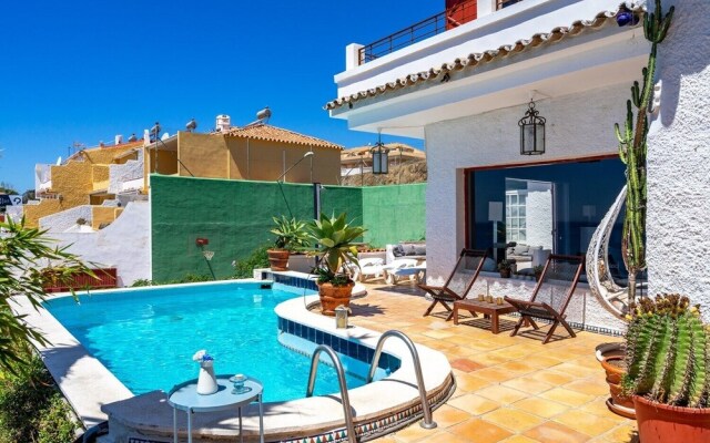 Outstanding beachfront villa Fuengirola