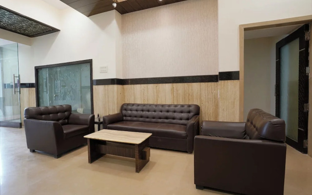 Fabhotel Kamran Residency