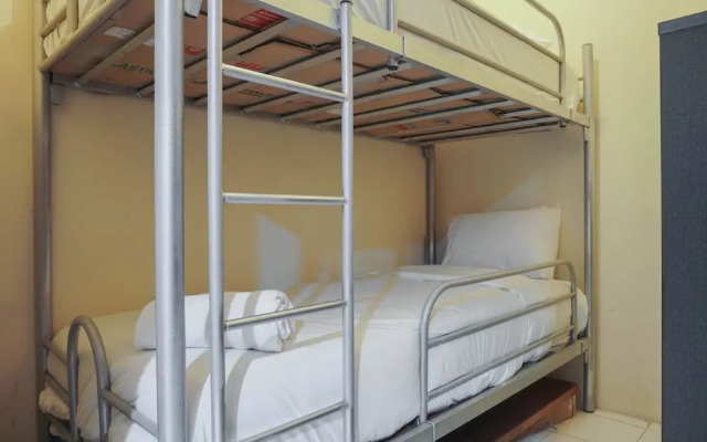 Comfortable And Combined 3Br At City Park Apartment