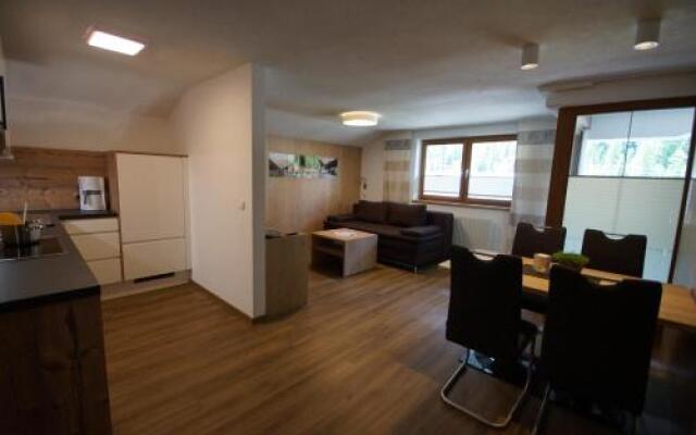 Appartement Sabrina & Gasthaus Alpenfriede