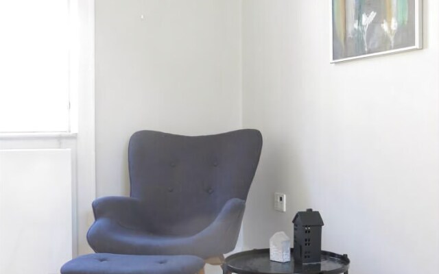 Studio near Queen 1143 - 1