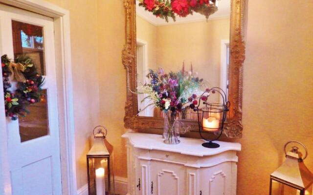 Westgate Manor