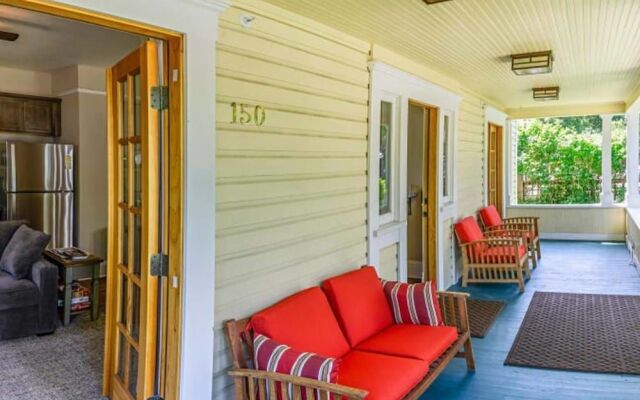 Pioneer House - South Suite