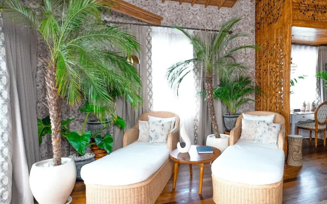 Luxurious Arakana Villa with Pool