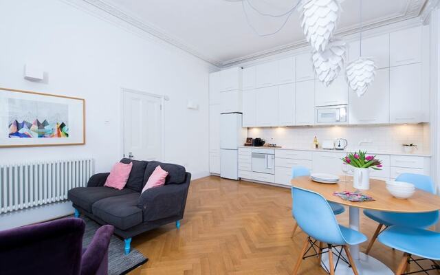 Lovely 2BR Apartment in Kensington