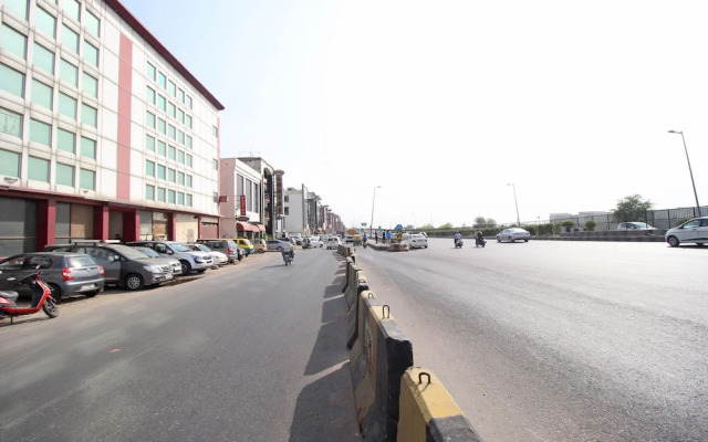OYO 9011 Hotel Lohmod