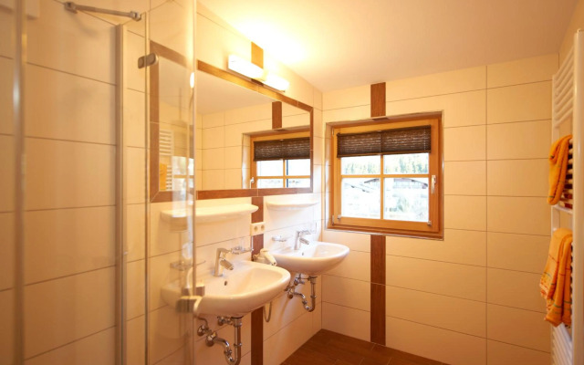 Bauernhof Vorderklinglhub &Landhaus Olga